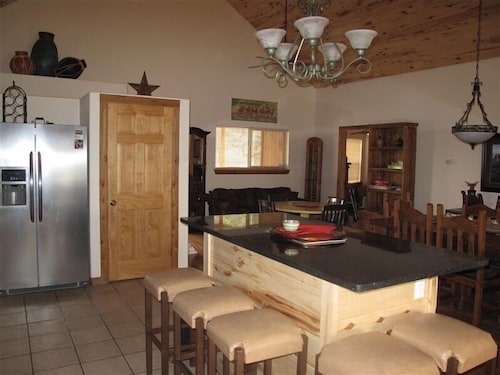 Kaunis Mountain Home