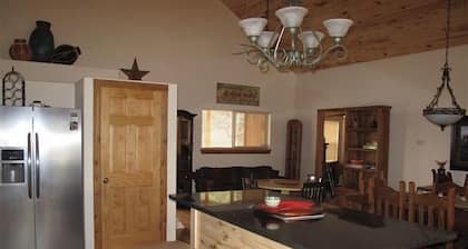 Kaunis Mountain Home