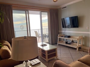 TV, DVD player - PANORAMIC Oceanfront Views 4 bd Condo at 2 bd rates FREE RESERVED Beach service (Panama City Beach)