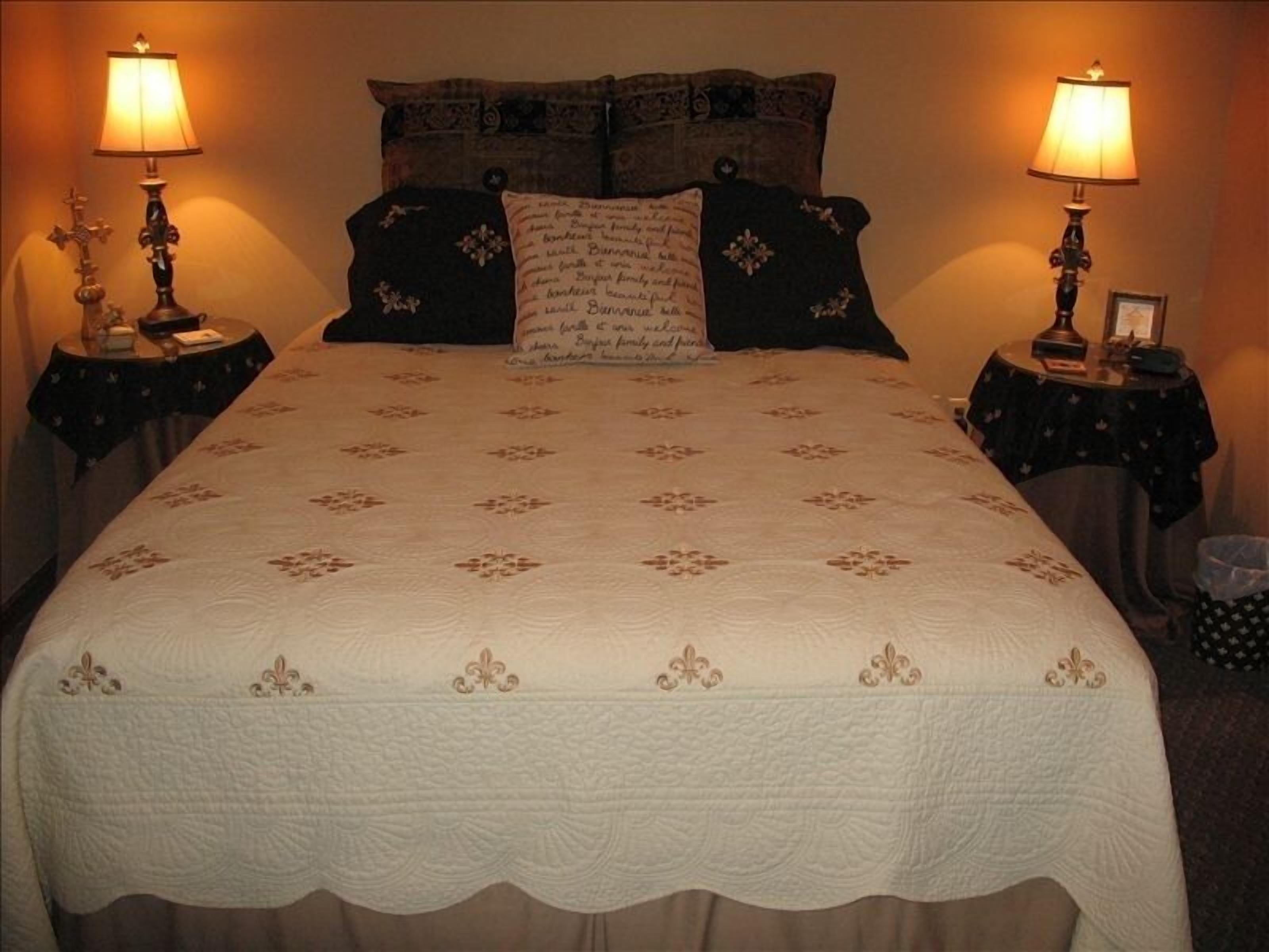 Bayou Rose Bed and Boudin... on Banks of Vermilion River