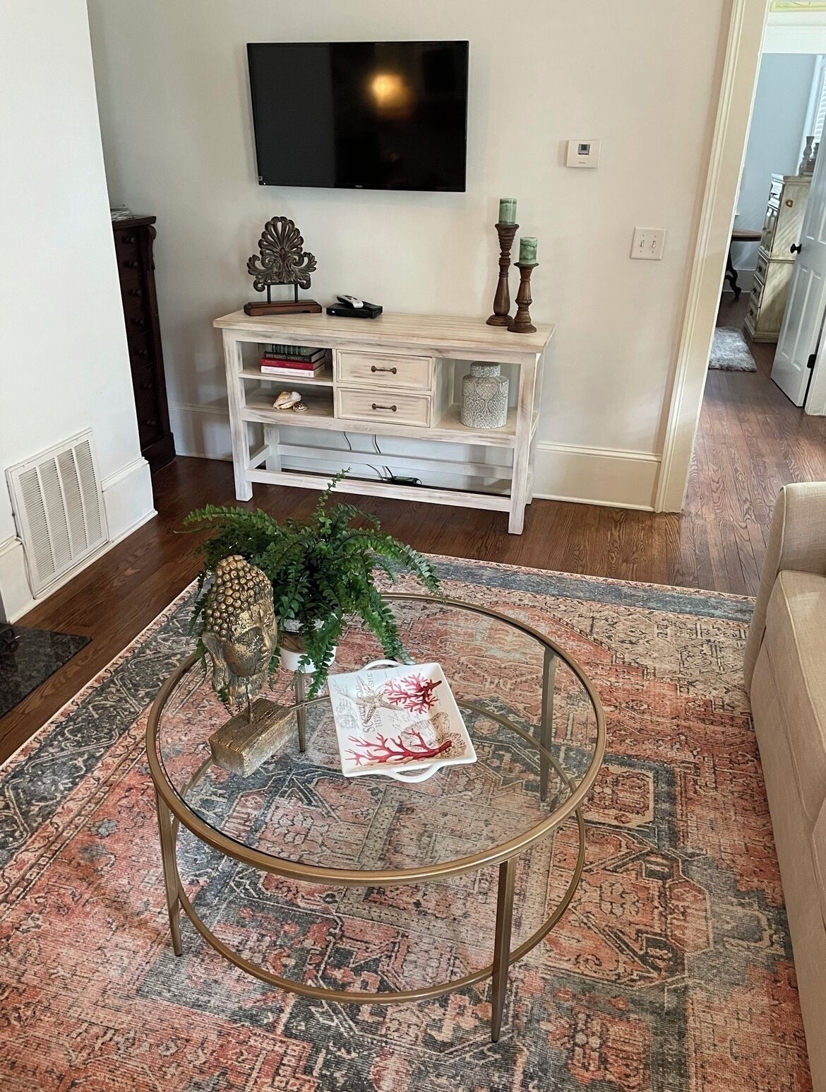 Just off King St, Cozy & Quaint, Walk to DOWNTOWN