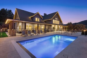 Outdoor pool - Pickleball and Private Swimming Pool - Heated Year-Round!  (Leavenworth)