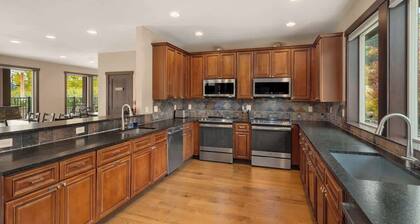 The Leavenworth Lodge - Swimming Pool, Pickleball