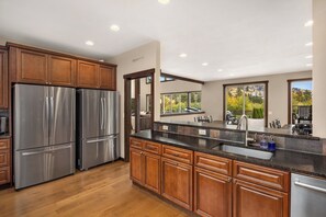 Fridge, microwave, oven, stovetop - Pickleball and Private Swimming Pool - Heated Year-Round!  (Leavenworth)