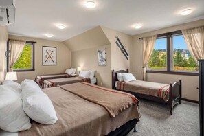 6 bedrooms, desk, iron/ironing board, travel crib