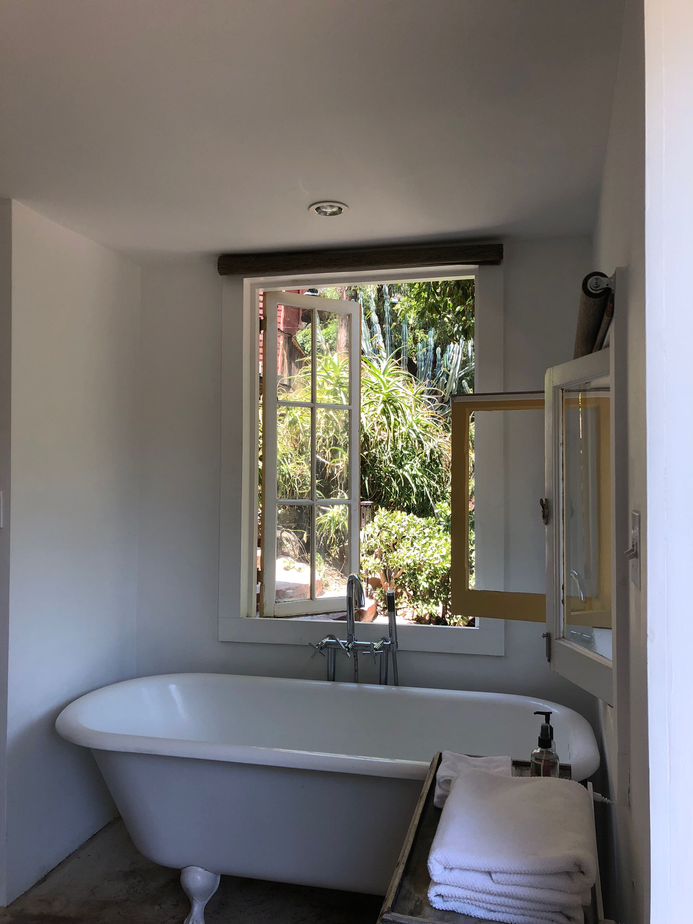 Let me help create your personal retreat in topanga Canyon.  Romantic getaway 