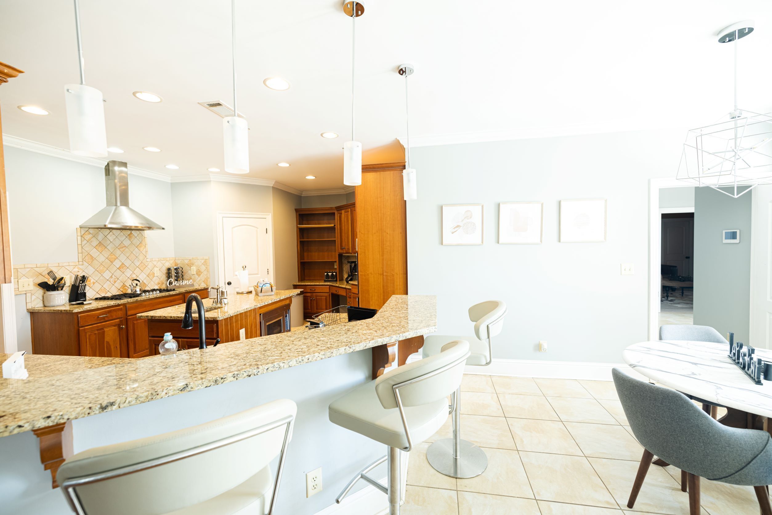 SOULBEATZ! Country Setting W/Pool by The Airport