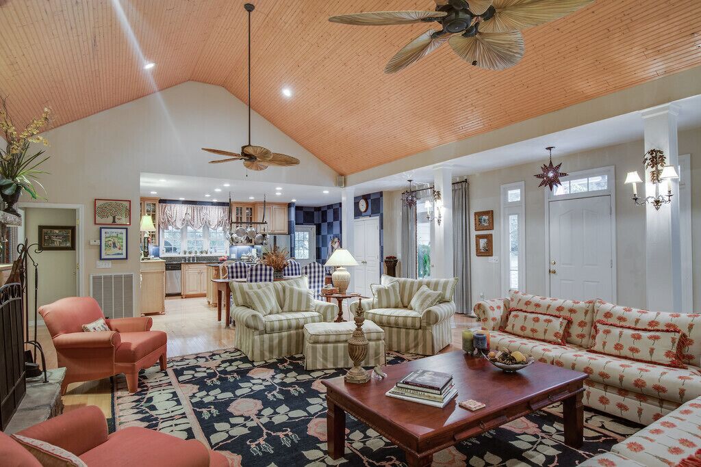 OLD HICKORY LAKE — HOUSE ON THE WATER