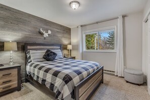 3 bedrooms, iron/ironing board, travel cot, free WiFi