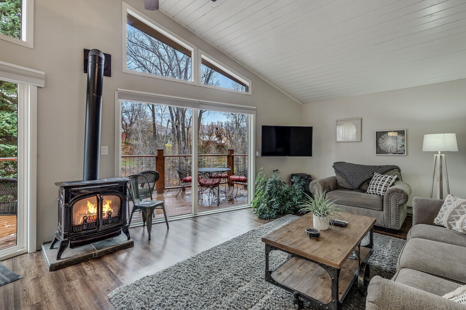 Private Creekside Getaway: Skiing, Hot Springs & Town Nearby