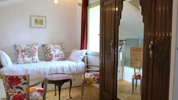 Suite | 1 bedroom, individually decorated, individually furnished, soundproofing