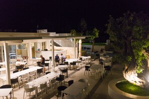 Food court