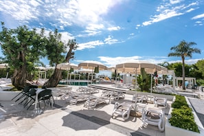 2 outdoor pools, open 9:00 AM to 7:00 PM, pool umbrellas, sun loungers - Villaggio Turistico Baia Del Monaco (Monte Sant'Angelo)