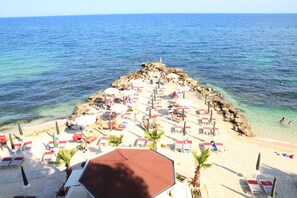 On the beach, sun-loungers, beach umbrellas, beach bar - Villaggio Turistico Baia Del Monaco (Monte Sant'Angelo)