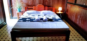 Standard Studio | Bathroom | Shower, free toiletries, towels - Resort Highlander (Cilobak)