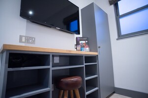 Quarto casal clássico, 1 cama de casal | Roupas de cama premium, cortinas blackout, ferros/tábuas de passar roupa