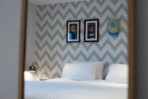 Chambre classique avec lits jumeaux, Plusieurs lits | Literie de qualité, rideaux d’obscurcissement, fer et planche à repasser