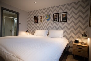 经典双床房, 多张床 | 高档床上用品、遮光窗帘、熨斗/熨板、免费 WiFi