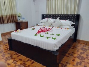 Deluxe Room | Desk, free WiFi - Golden Palace Hotel Hpa An (Hpa-An)
