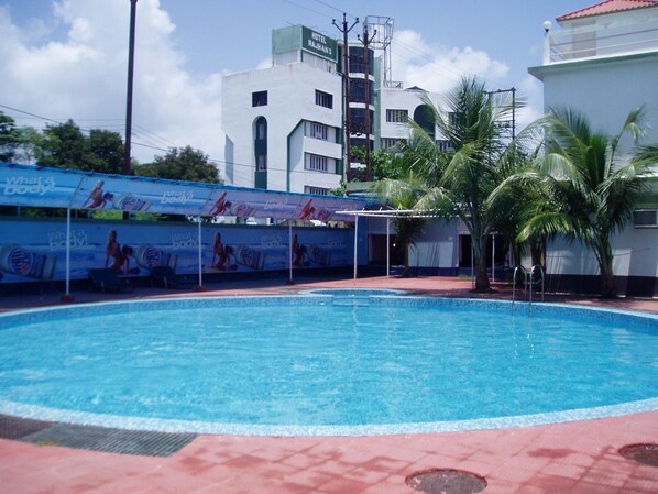 Alberca al aire libre por temporada 