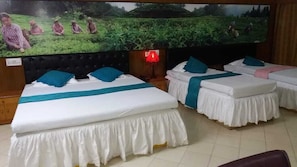 Suíte empresarial, vista para o rio | Individualmente decorados, individualmente mobiliados, escrivaninha