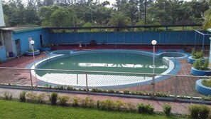 Piscina externa sazonal