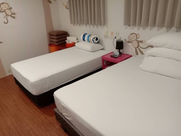 ألحفة محشوة بالريش وستائر تعتيم وتجهيزات عازلة للصوت وأسرّة قابلة للطي