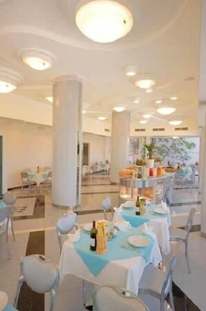 Daily buffet breakfast for a fee - Hotel Principe (Gatteo)