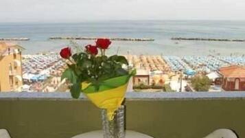 Double Room, 1 Queen Bed, Non Smoking, Sea View