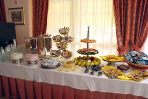 Free daily buffet breakfast - Hotel President (Alba Adriatica)