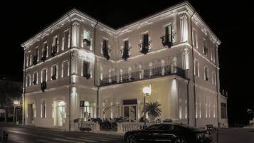 Façade de lâhĂ©bergement - soirĂ©e/nuit