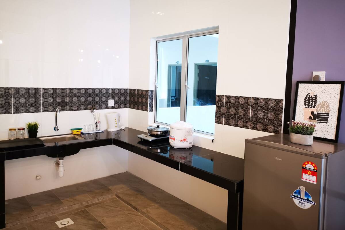 Fridge, stovetop, electric kettle, rice cooker