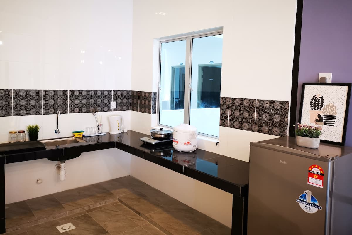 Fridge, stovetop, electric kettle, rice cooker