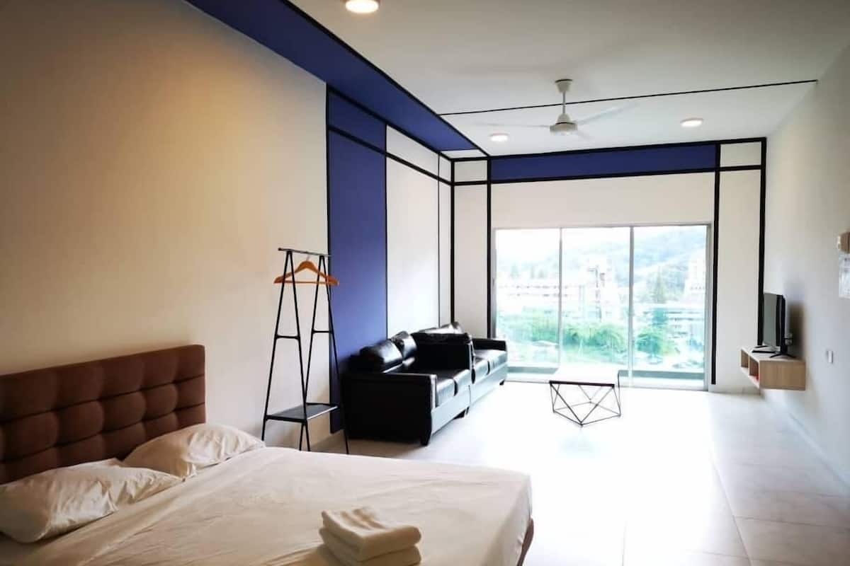 Junior Apartment, 3 Bedrooms | Desk, blackout drapes, iron/ironing board, bed sheets