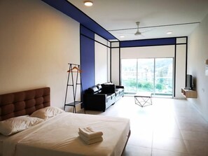 Junior Apartment, 3 Bedrooms | Desk, blackout drapes, iron/ironing board, bed sheets - Symphony Suite Cameron Highlands (Tanah Rata)