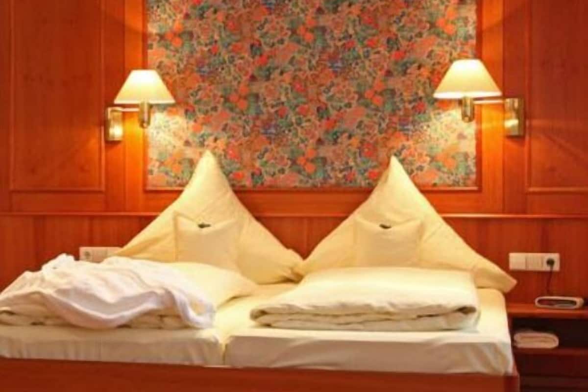 premium bedding, minibar, in-room safe, individually decorated