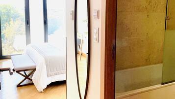 迷你吧、客房內保險箱、書桌、遮光布/窗簾