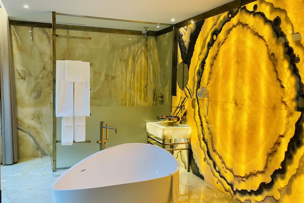 executive double room | 1 bedroom, minibar, in-room safe, desk