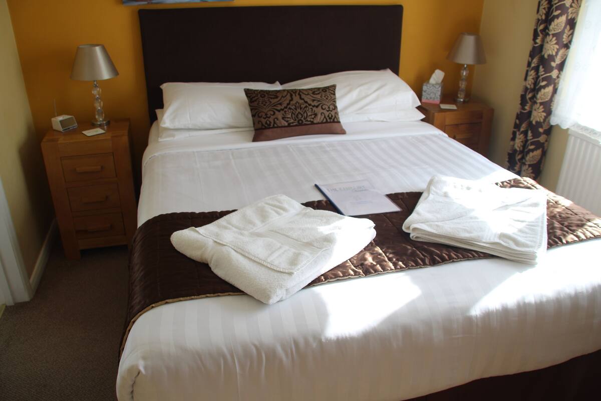 Single Room (with shower)
