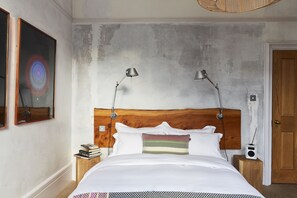 Premium bedding, blackout curtains, iron/ironing board, free WiFi - The Culpeper (London)