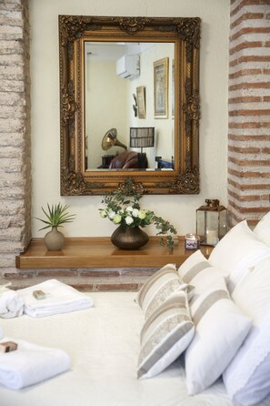 Premium bedding, in-room safe, iron/ironing board, free WiFi - Porta Orientalis (Split)