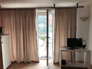 Studio, Balkon | Wohnbereich | Flachbildfernseher