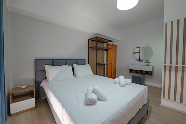 In-room safe, desk, iron/ironing board, free WiFi - Sunny Hotel (Sarandë)