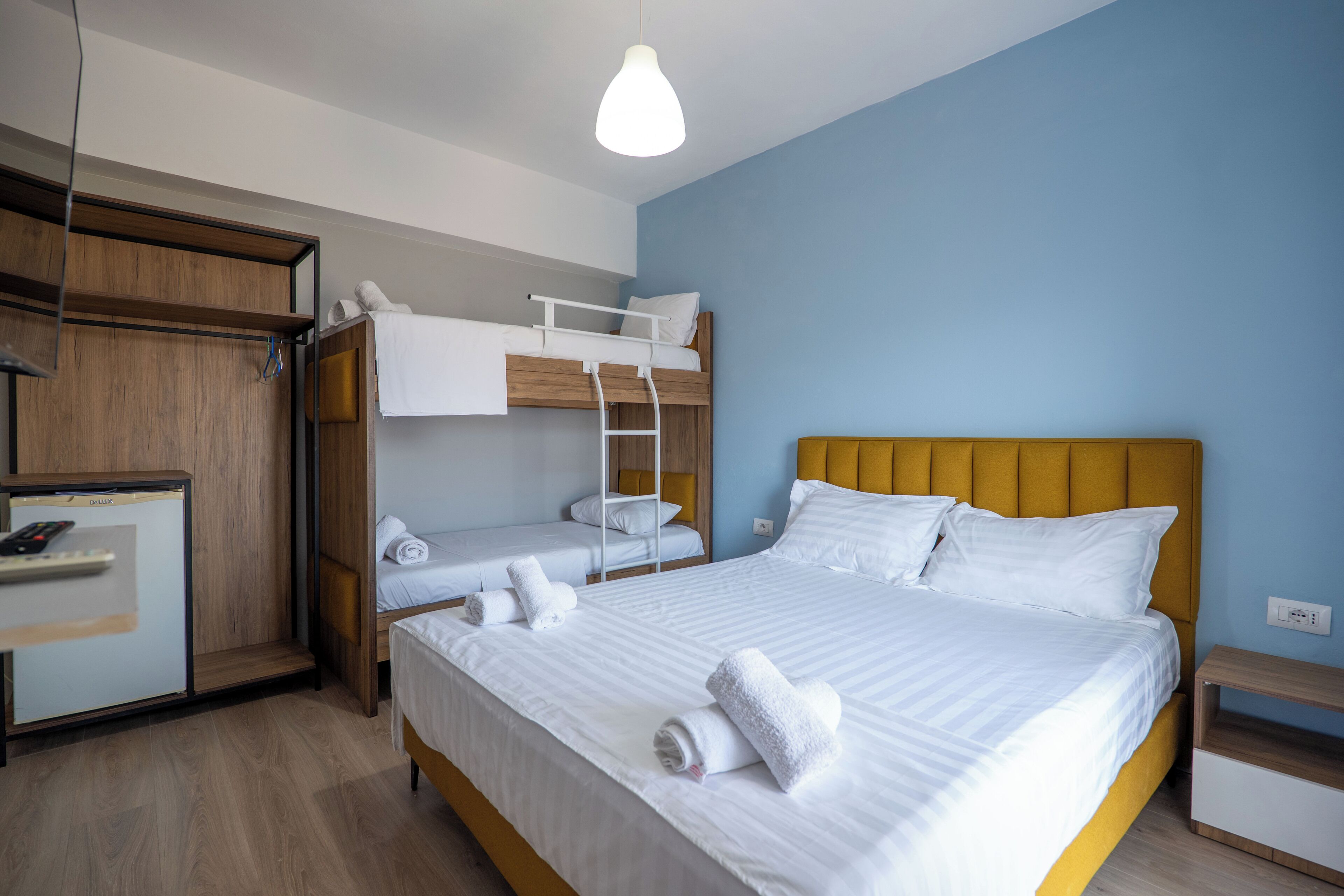 Quadruple Room | In-room safe, desk, iron/ironing board, free WiFi