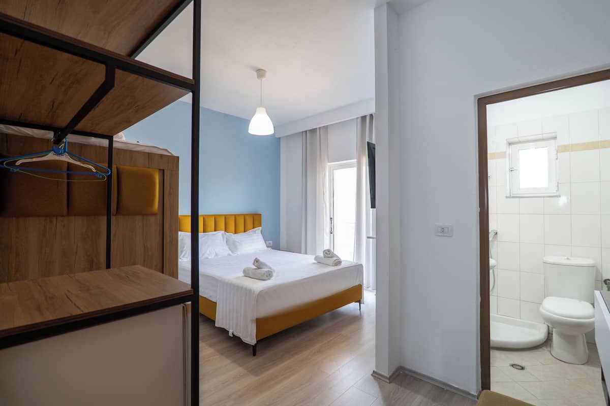 Triple Room, Balcony, Sea View | In-room safe, desk, iron/ironing board (on request), WiFi (free)