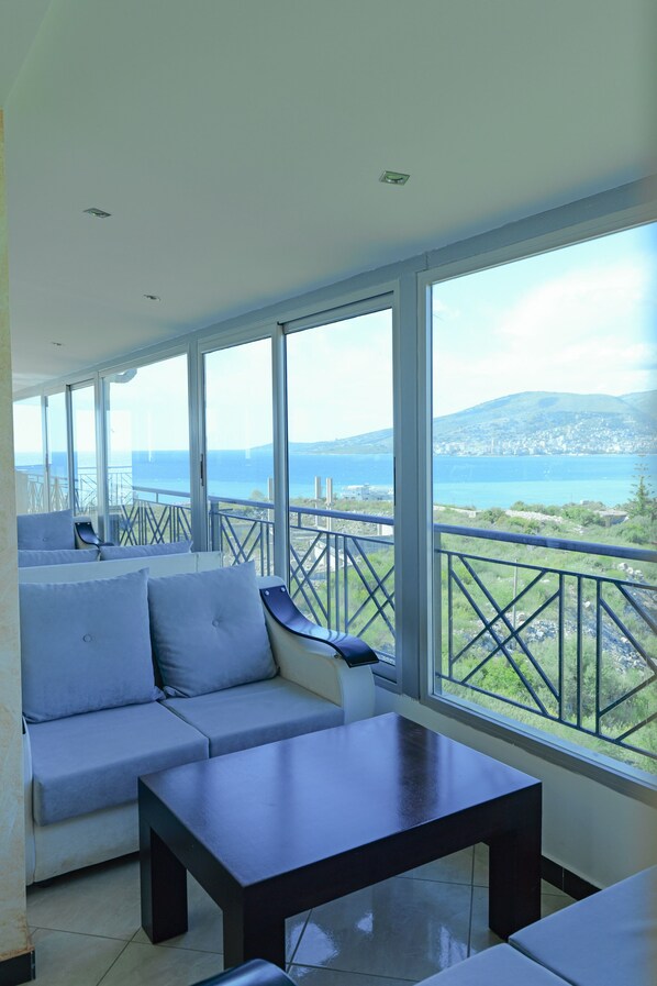 Bar (on property) - Hotel Holiday (Sarandë)