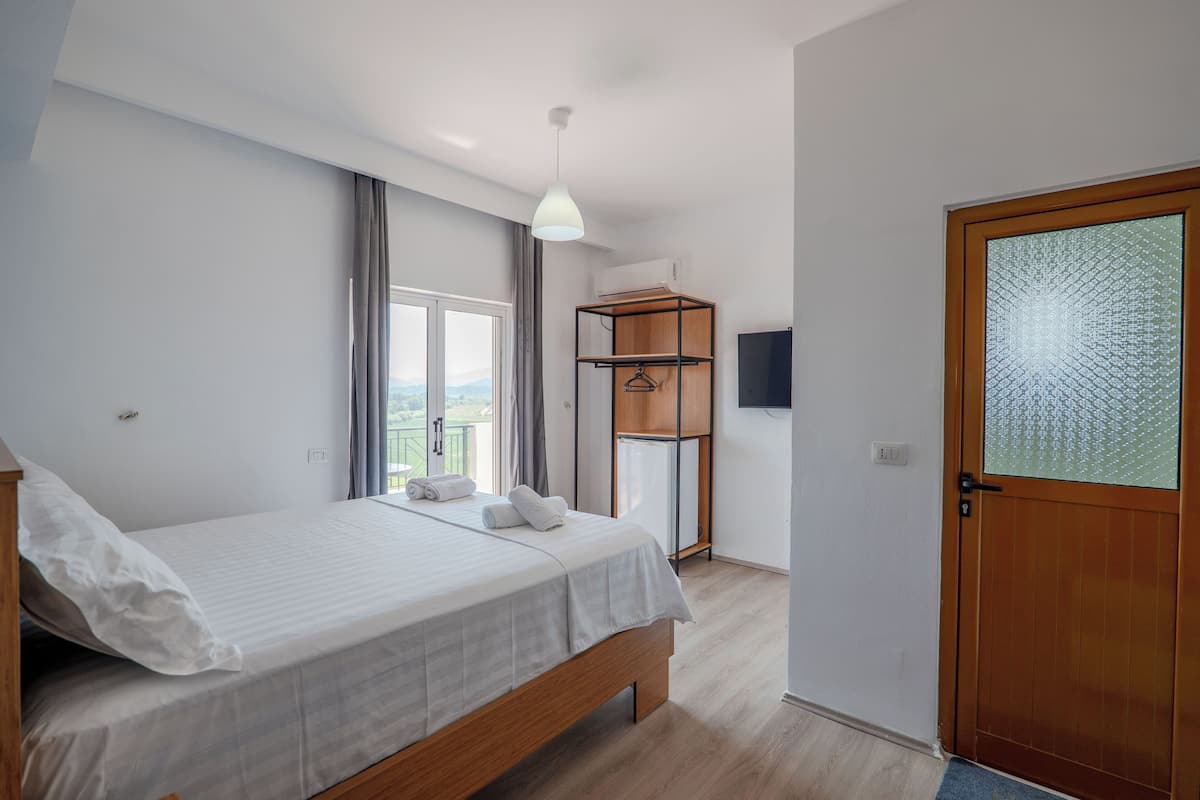 In-room safe, desk, iron/ironing board (on request), WiFi (free)