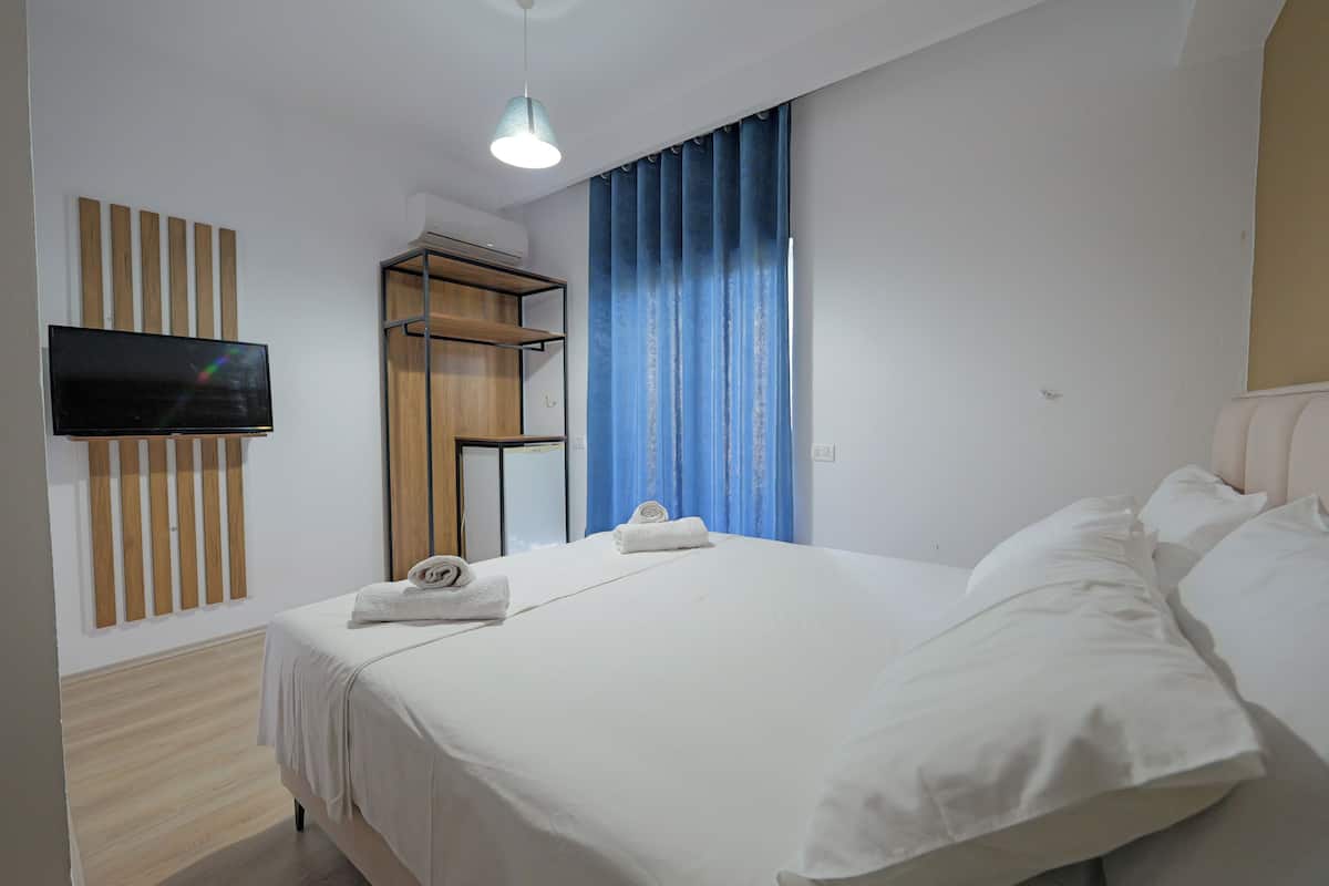 In-room safe, desk, iron/ironing board (on request), WiFi (free)