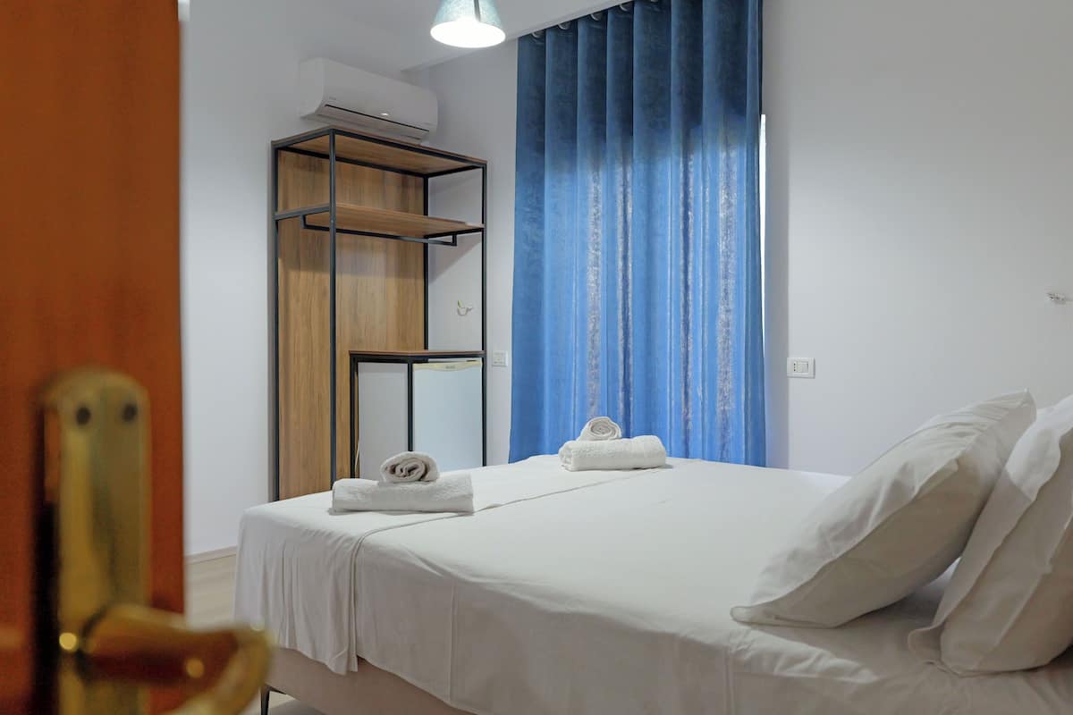 In-room safe, desk, iron/ironing board (on request), WiFi (free)
