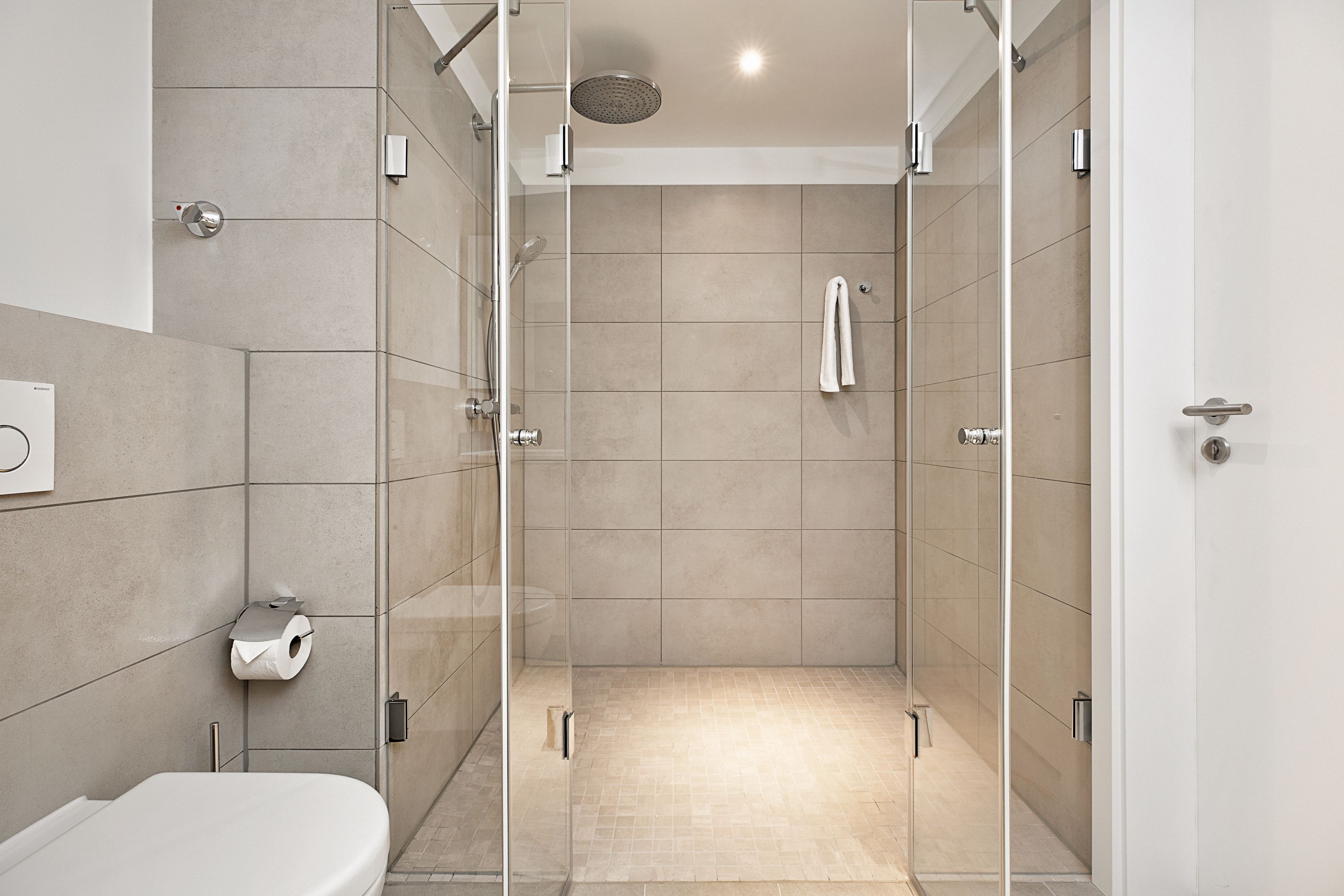 Business-Studio | Badezimmer | Dusche, Haartrockner, Handtücher